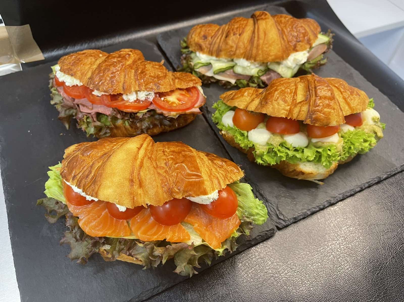 Planche de croissants garnis Chocolatine